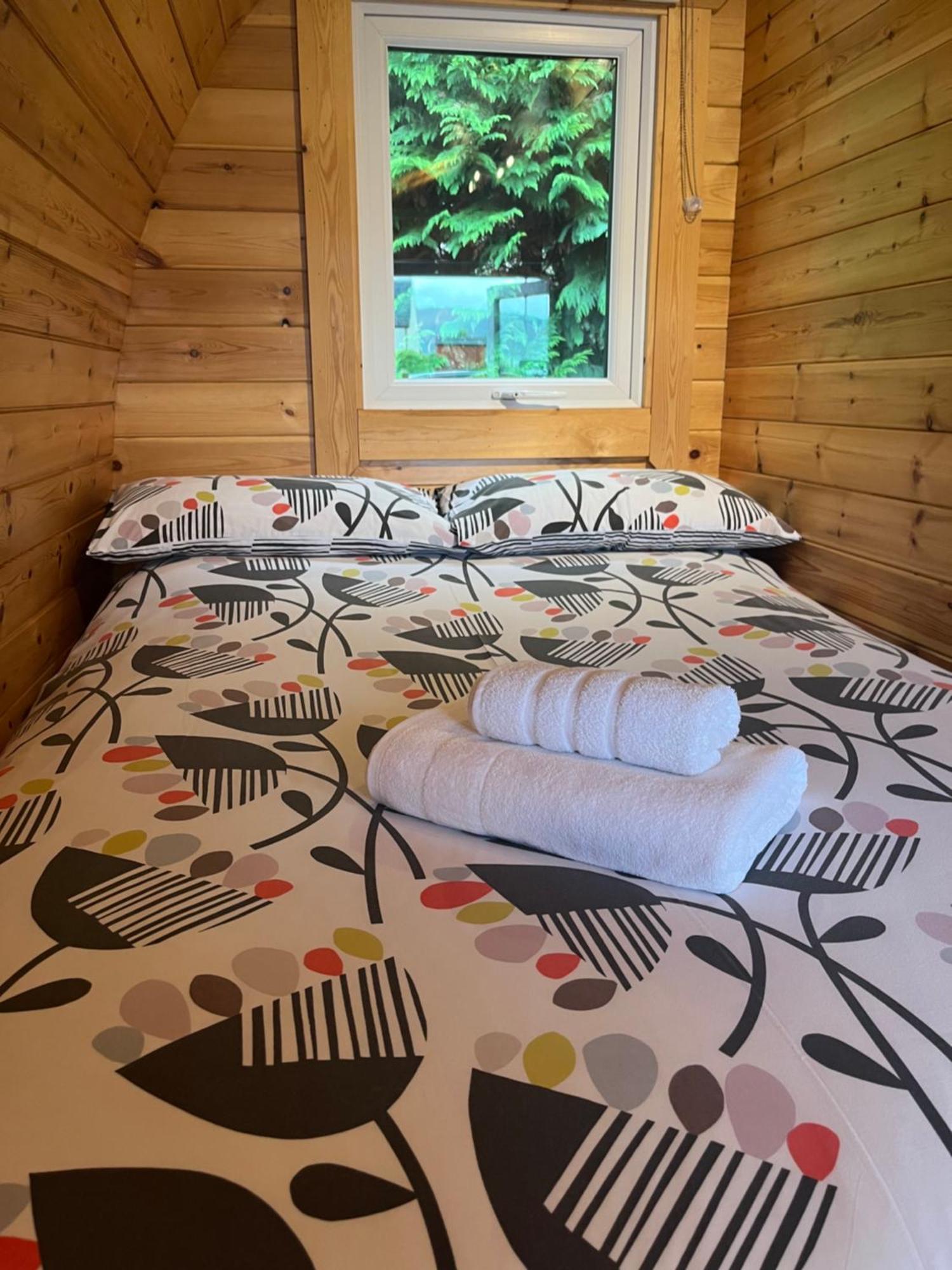 Conifer Cabins Fort William Exterior foto